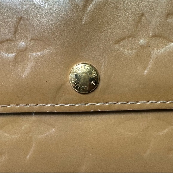 **SOLD**Louis Vuitton Vernis Sarah Wallet - Picture 6 of 13